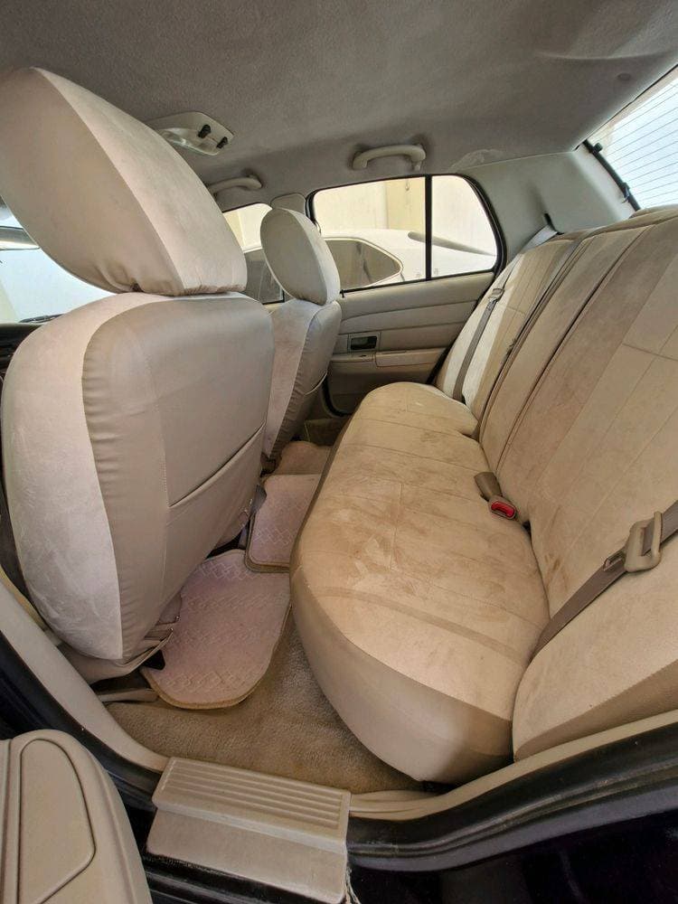 2011 Ford Crown Victoria thumbnail 3