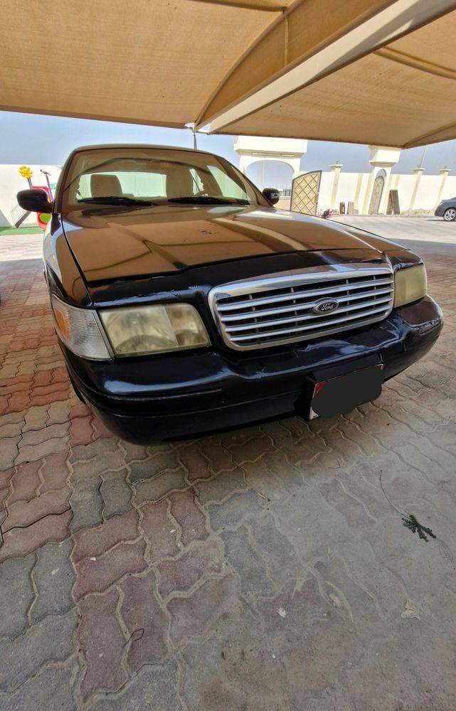 2011 Ford Crown Victoria thumbnail 2
