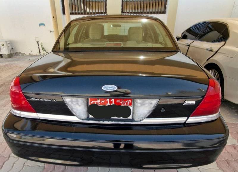 2011 Ford Crown Victoria thumbnail 5