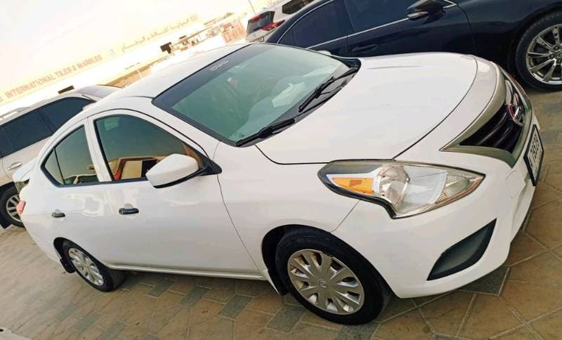 2016 Nissan Versa thumbnail 2