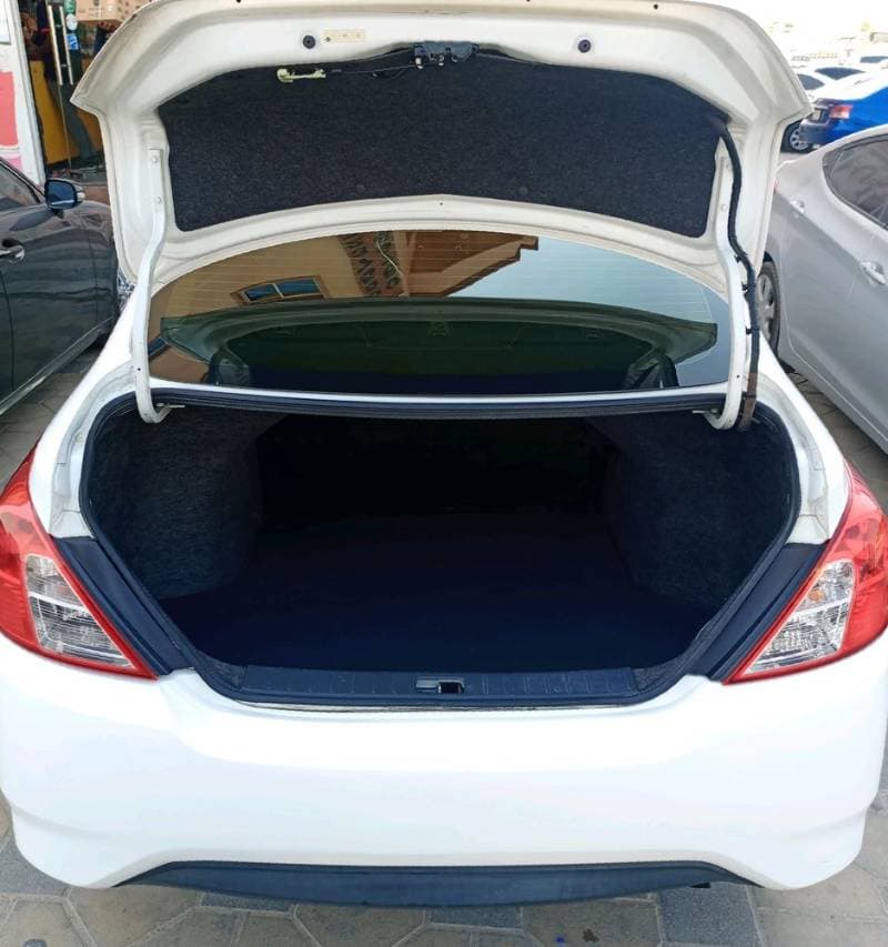 2016 Nissan Versa thumbnail 3