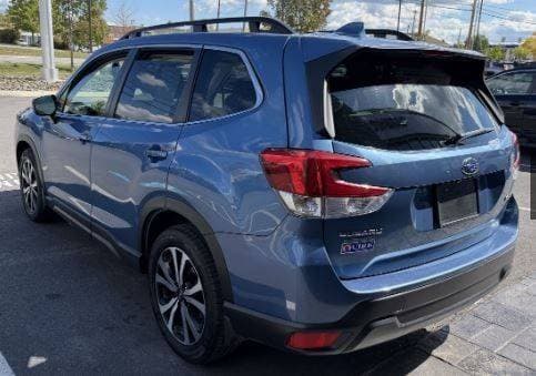 2023 Subaru Forester thumbnail 3