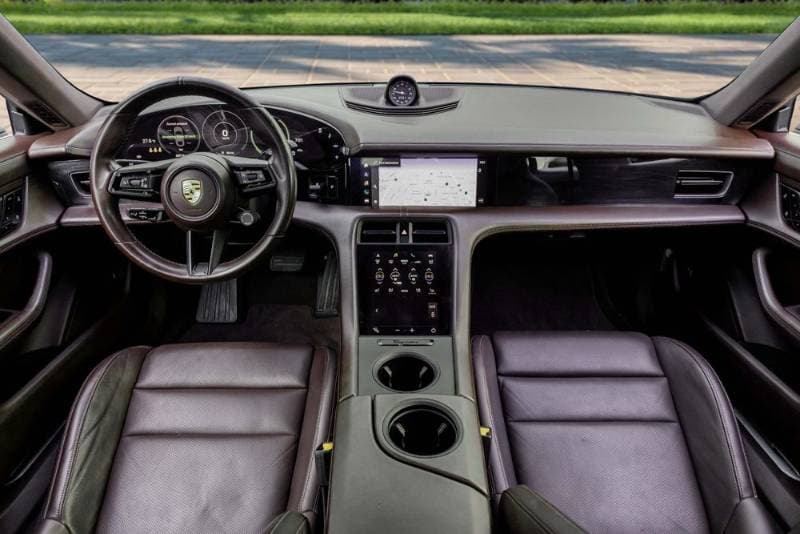2021 Porsche Taycan thumbnail 10