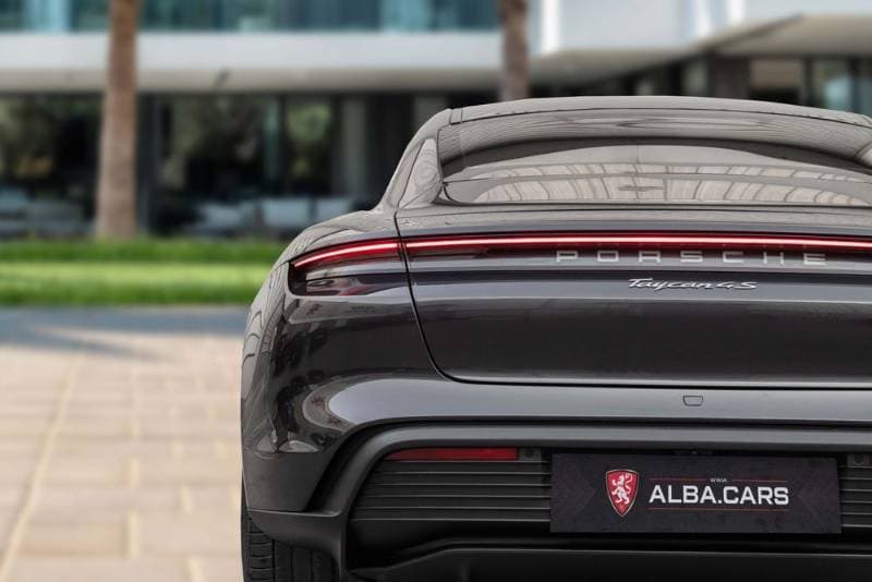 2021 Porsche Taycan thumbnail 8
