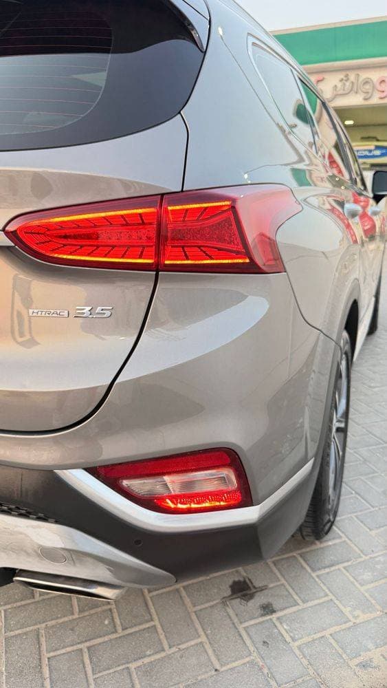 2019 Hyundai Santa Fe thumbnail 2