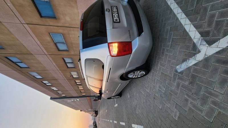 2013 Kia Carnival thumbnail 3
