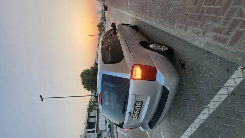 2013 Kia Carnival thumbnail 4