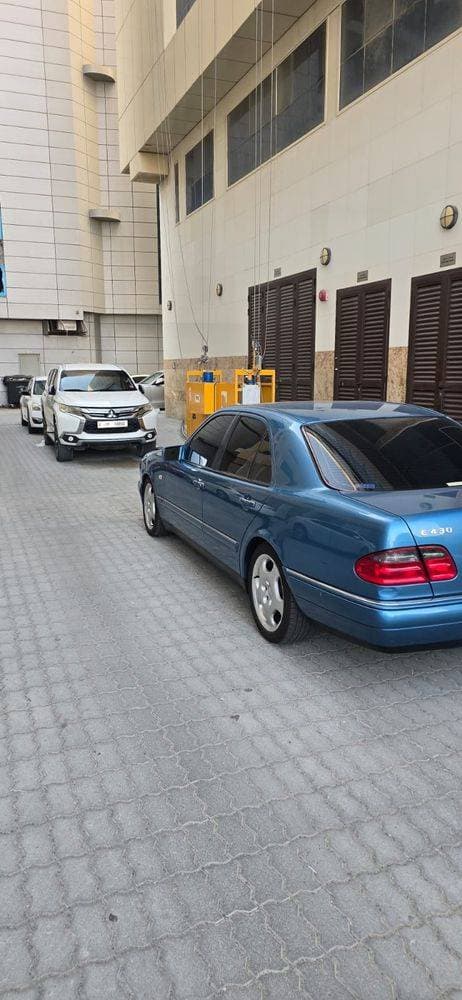 1999 Mercedes-Benz E-Class thumbnail 3