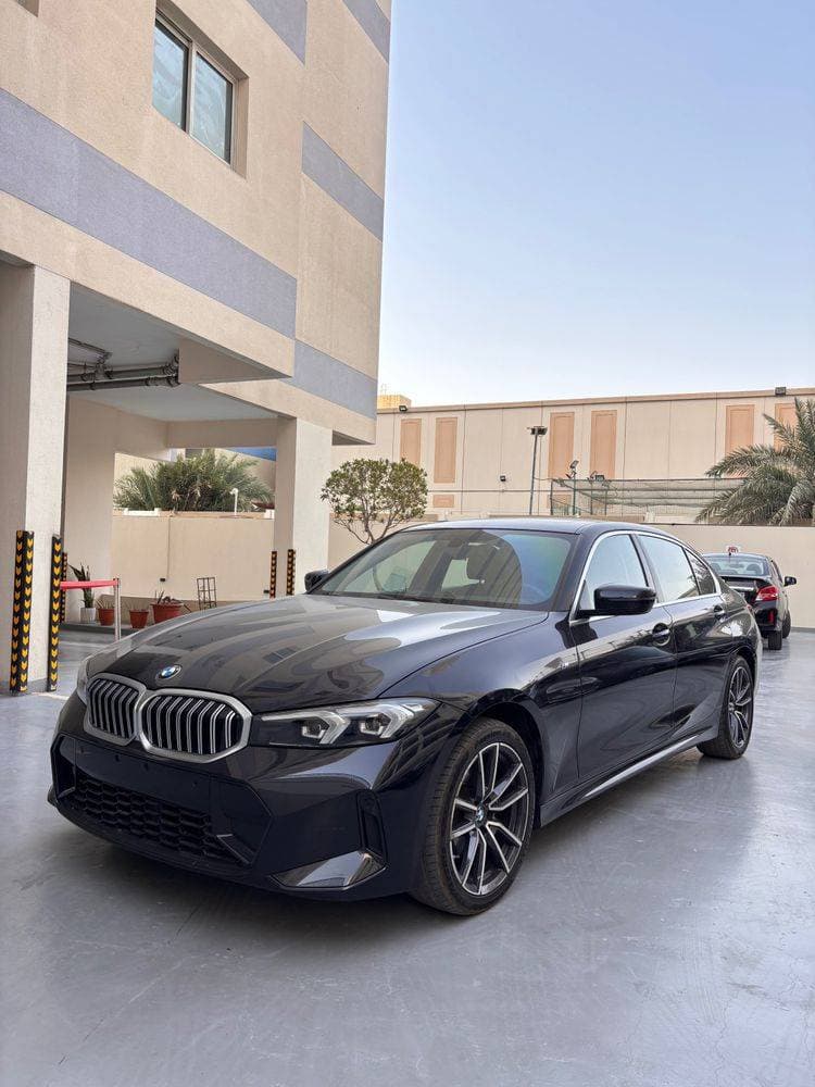 2023 BMW 3 Series Sedan thumbnail 2