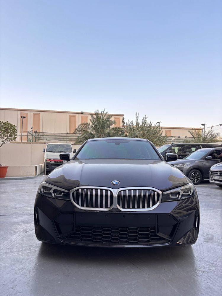2023 BMW 3 Series Sedan thumbnail 3