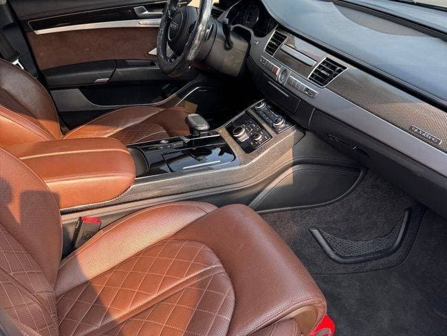 2013 Audi S8 thumbnail 3
