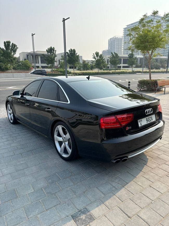 2013 Audi S8 thumbnail 2