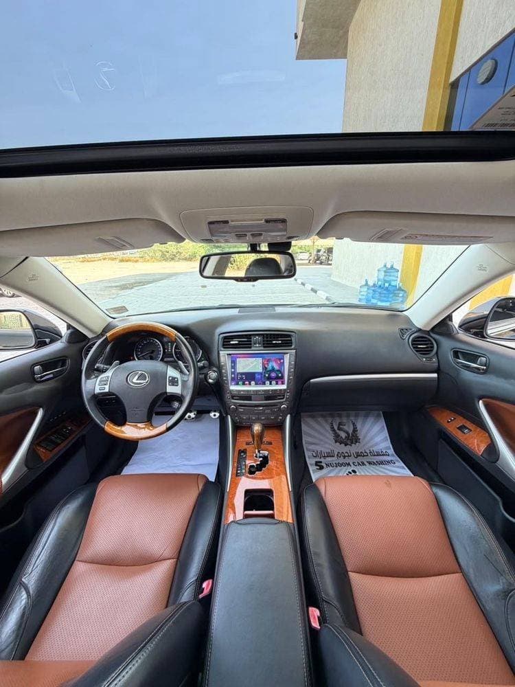 2013 Lexus IS 300 thumbnail 4