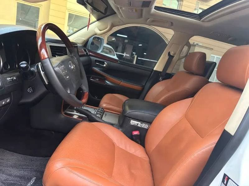2015 Lexus LX 570 thumbnail 2