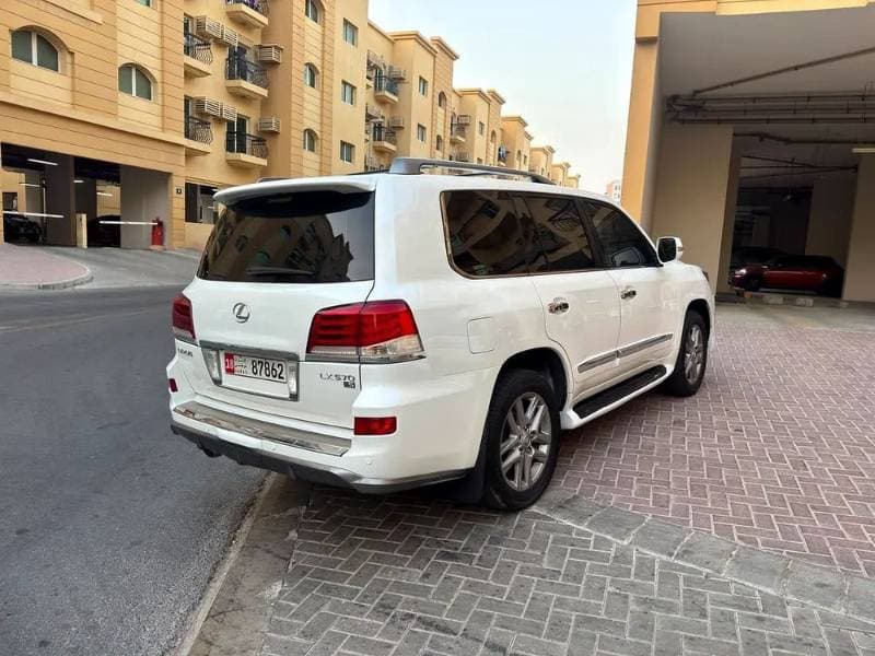 2015 Lexus LX 570 thumbnail 3