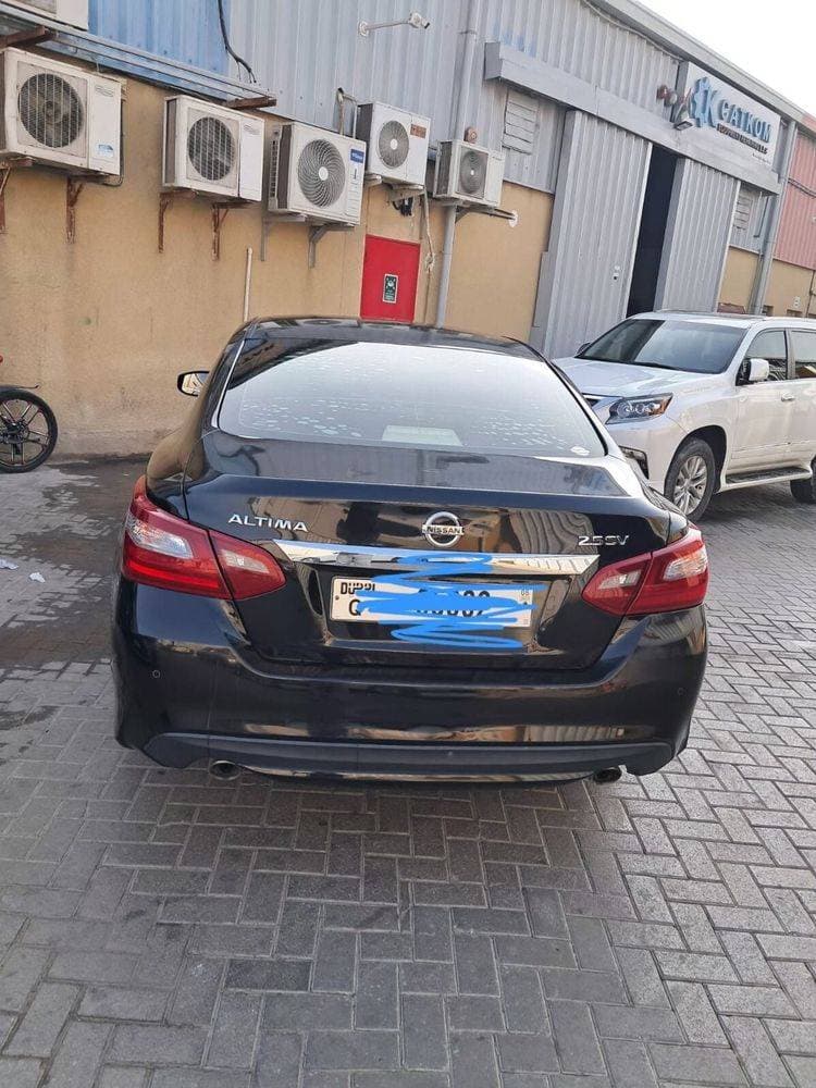 2018 Nissan Altima thumbnail 3