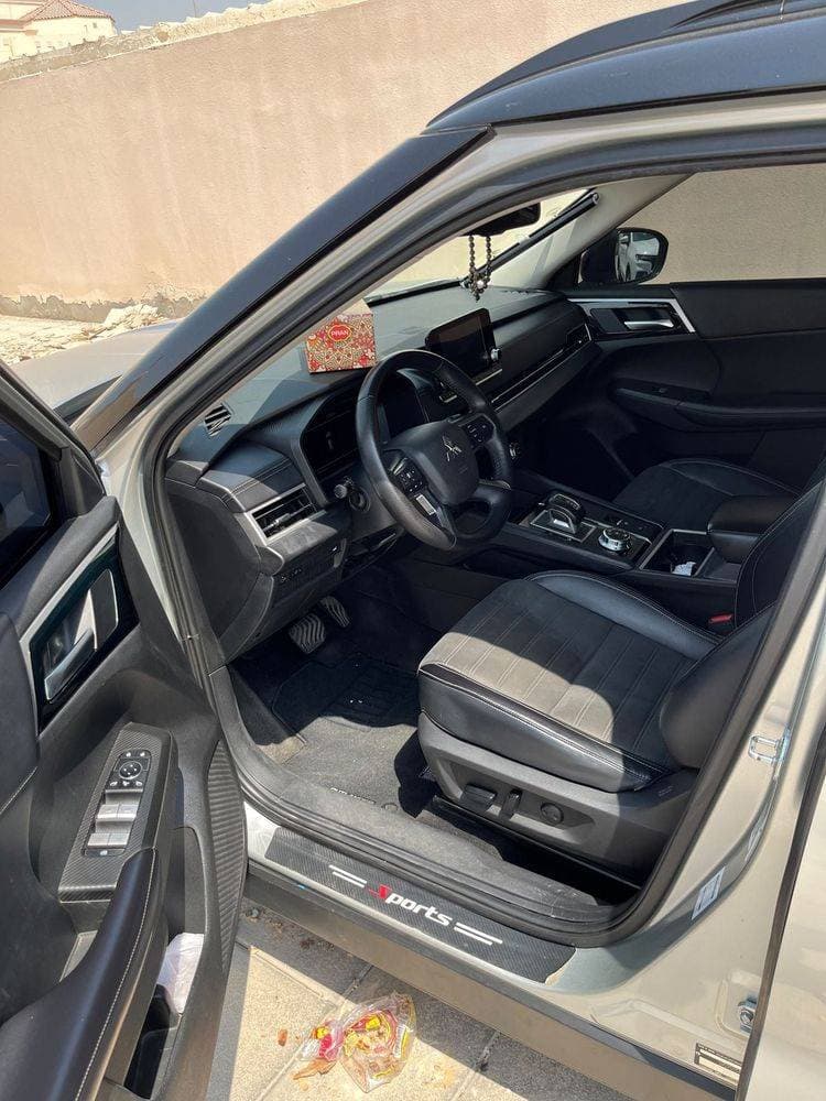 2024 Mitsubishi Outlander thumbnail 3