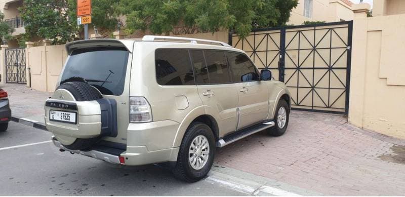 2010 Mitsubishi Pajero thumbnail 3