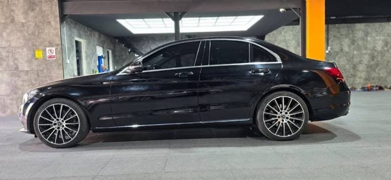 2018 Mercedes-Benz C-Class thumbnail 2