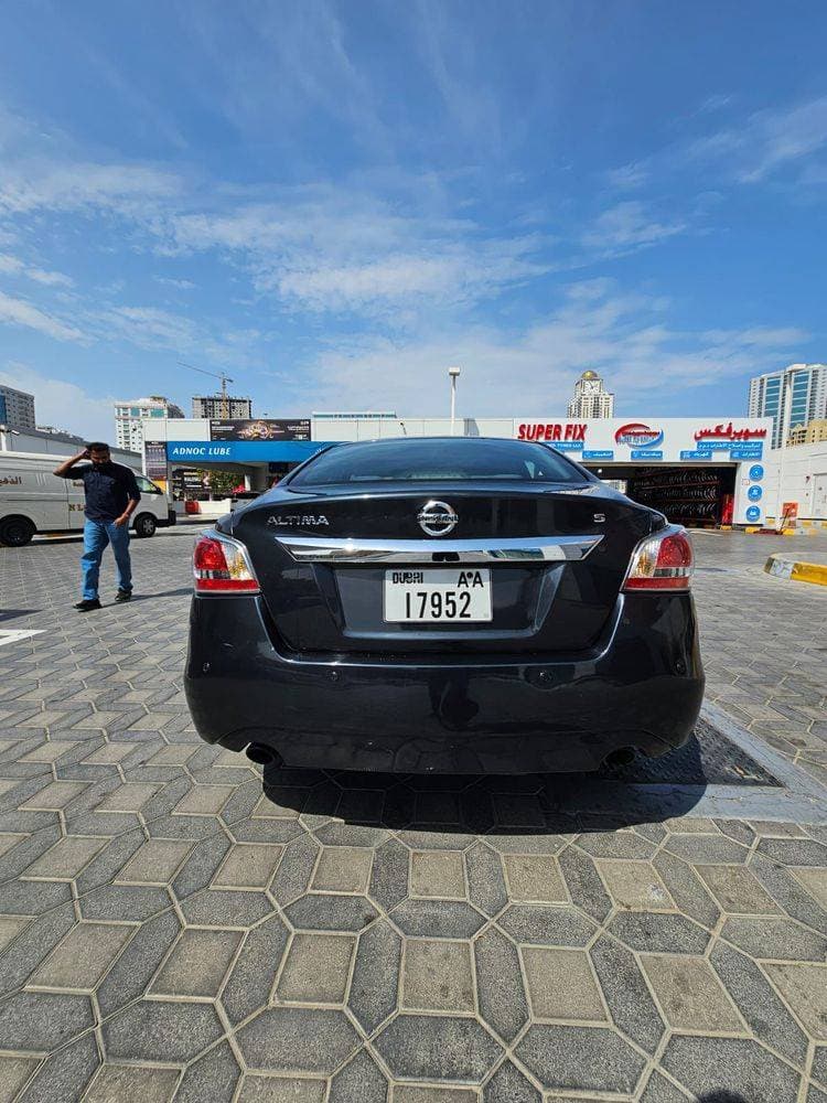 2015 Nissan Altima thumbnail 4