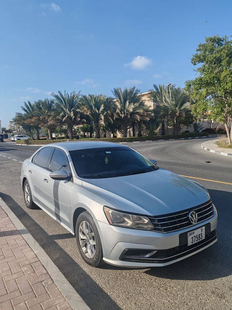 2018 Volkswagen Passat thumbnail 2