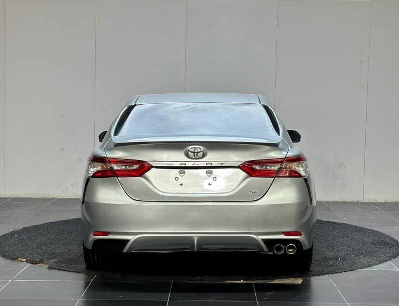 2018 Toyota Camry thumbnail 3