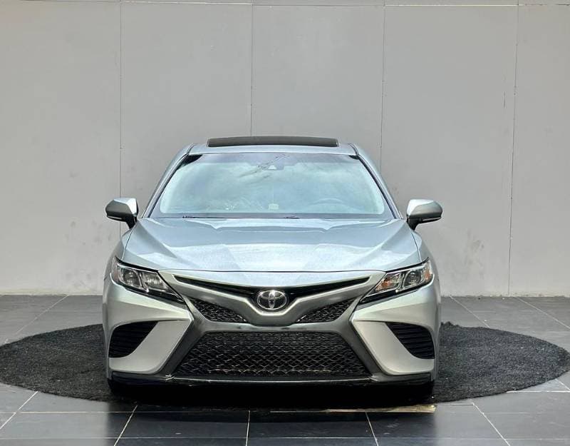2018 Toyota Camry thumbnail 2