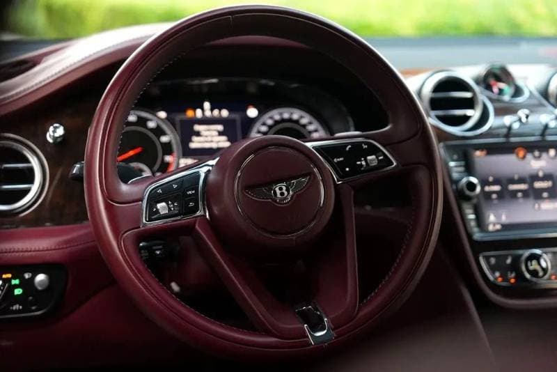 2019 Bentley Bentayga thumbnail 5