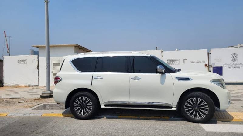 2017 Nissan Patrol thumbnail 3