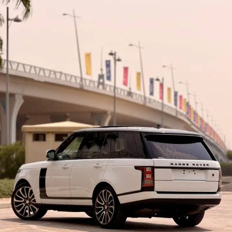 2016 Land Rover Range Rover thumbnail 3