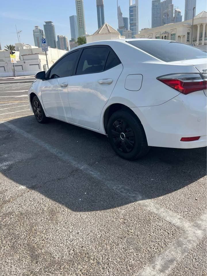 2018 Toyota Corolla thumbnail 3