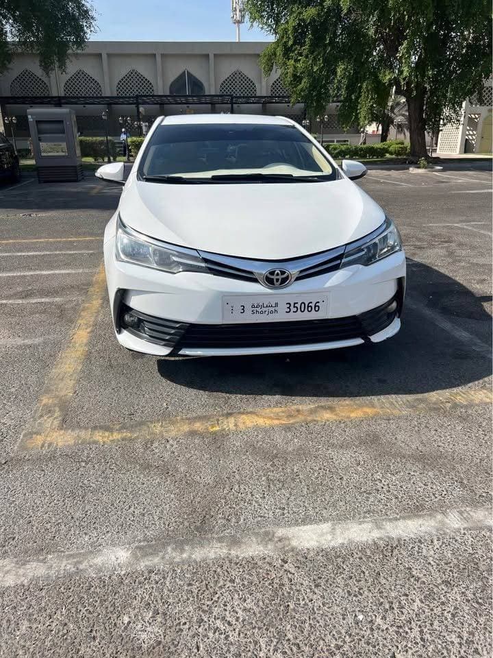 2018 Toyota Corolla thumbnail 2