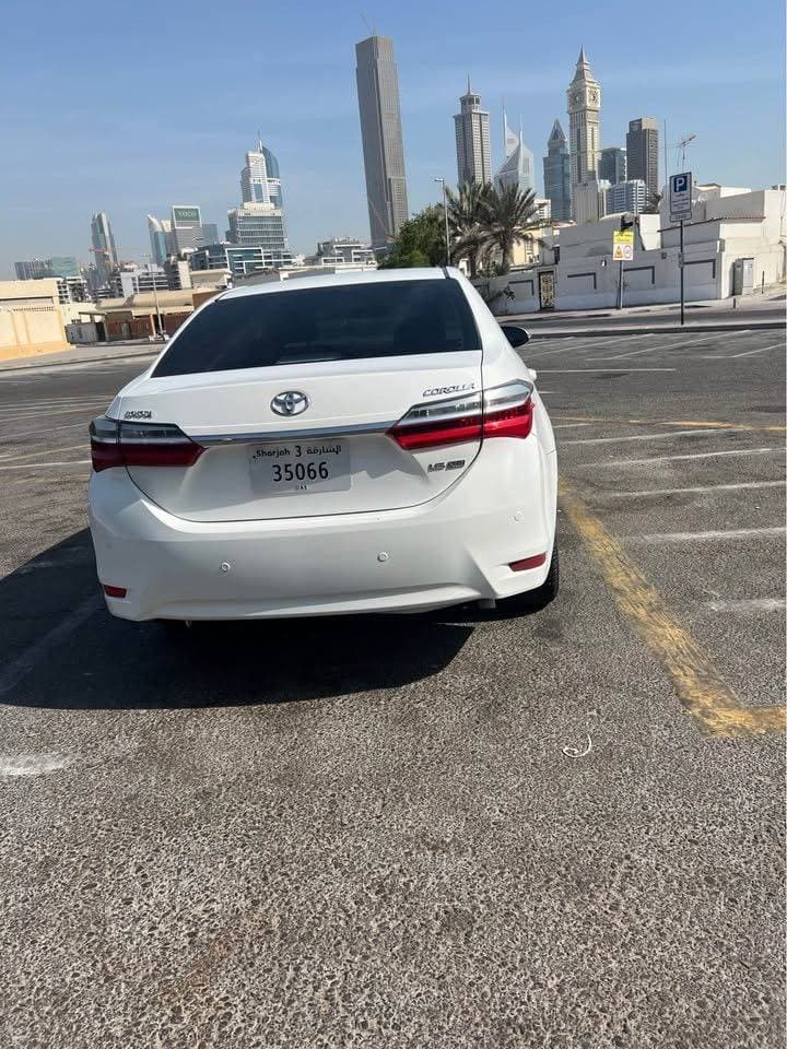 2018 Toyota Corolla thumbnail 4