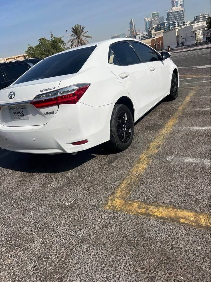 2018 Toyota Corolla thumbnail 5