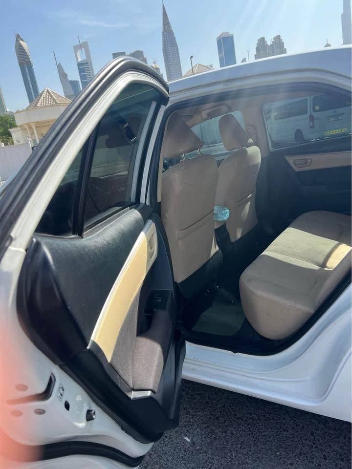2018 Toyota Corolla thumbnail 9