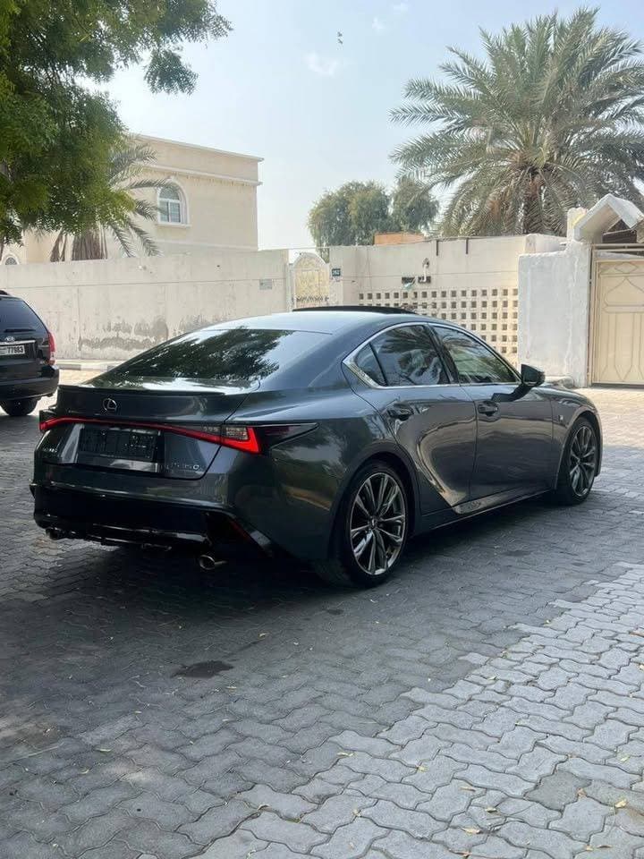 2021 Lexus IS thumbnail 4