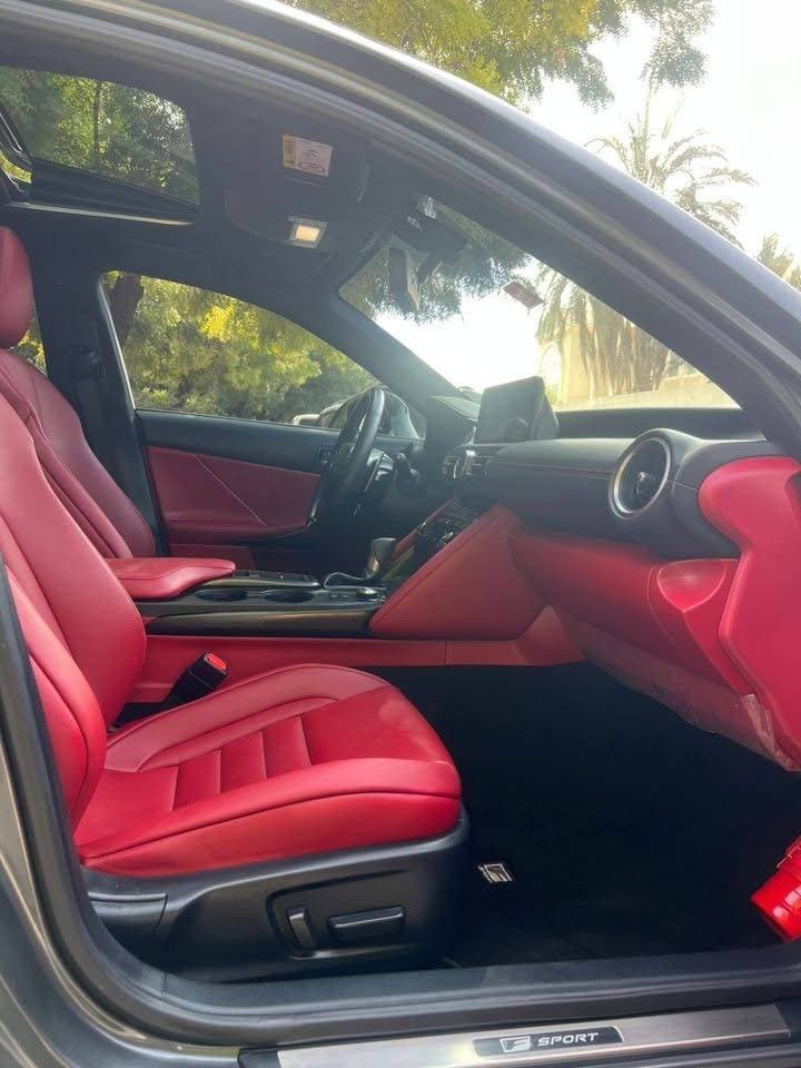 2021 Lexus IS thumbnail 10
