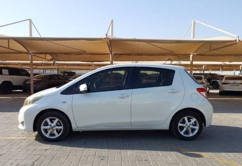 2012 Toyota Yaris thumbnail 2