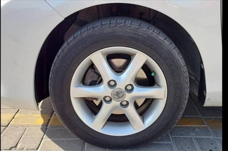 2012 Toyota Yaris thumbnail 6
