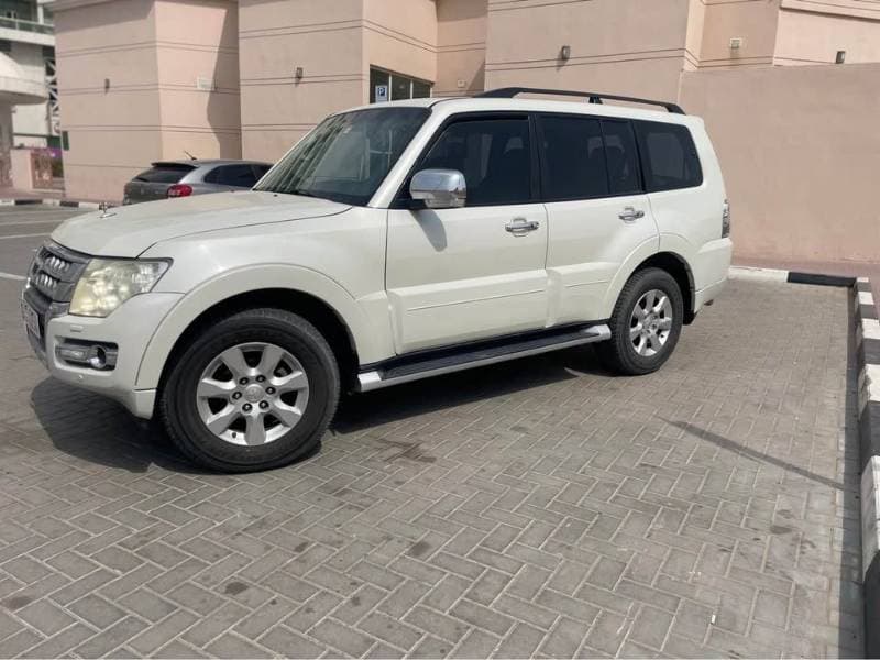 2015 Mitsubishi Pajero thumbnail 2