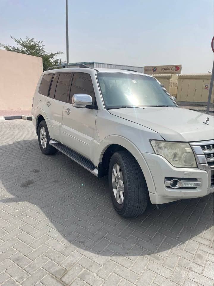 2015 Mitsubishi Pajero thumbnail 3
