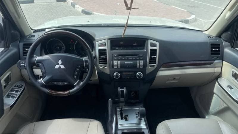 2015 Mitsubishi Pajero thumbnail 7