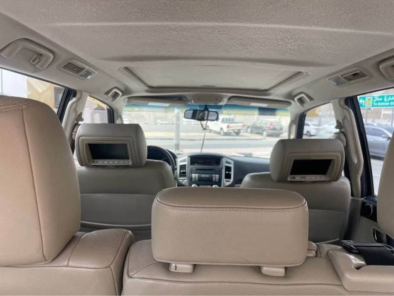 2015 Mitsubishi Pajero thumbnail 9