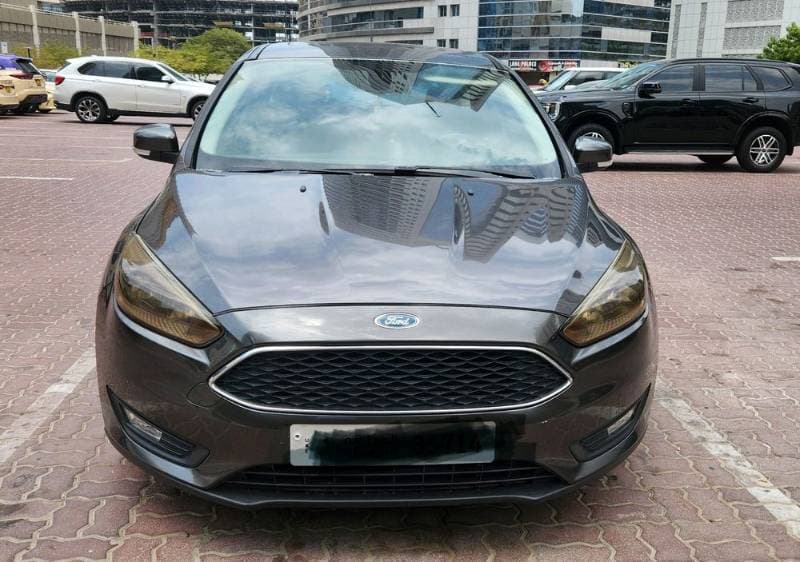 2017 Ford Focus thumbnail 2