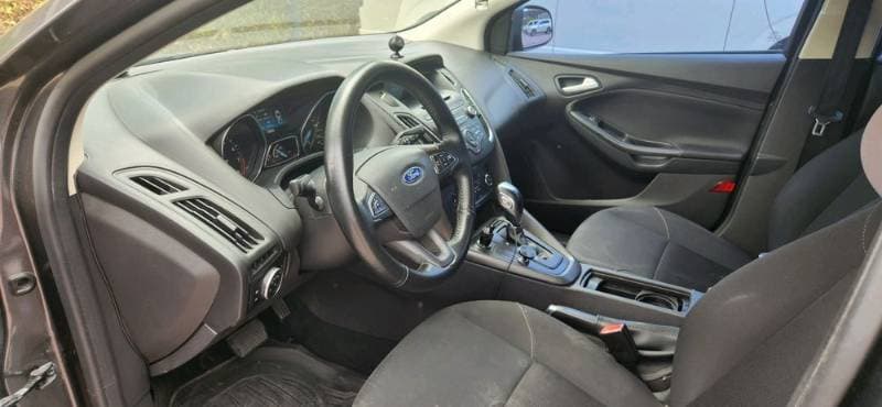 2017 Ford Focus thumbnail 3