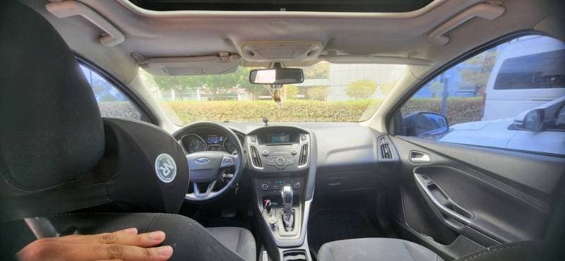 2017 Ford Focus thumbnail 4