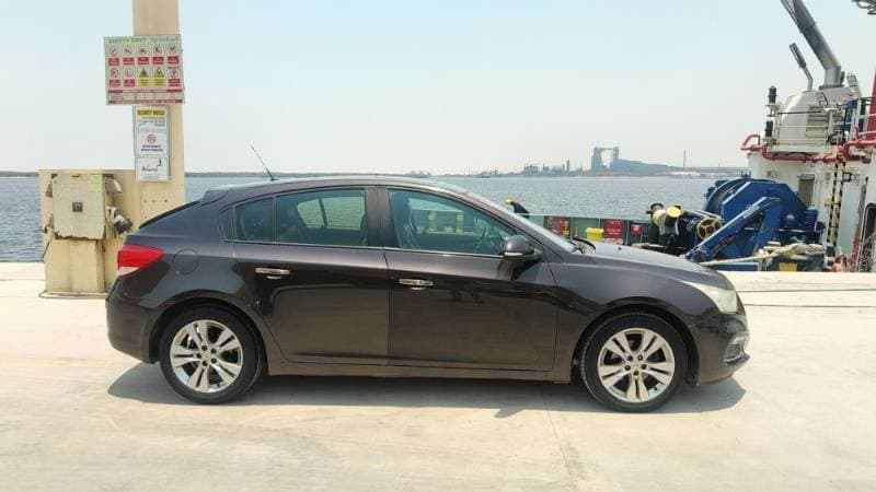 2017 Chevrolet Cruze thumbnail 2
