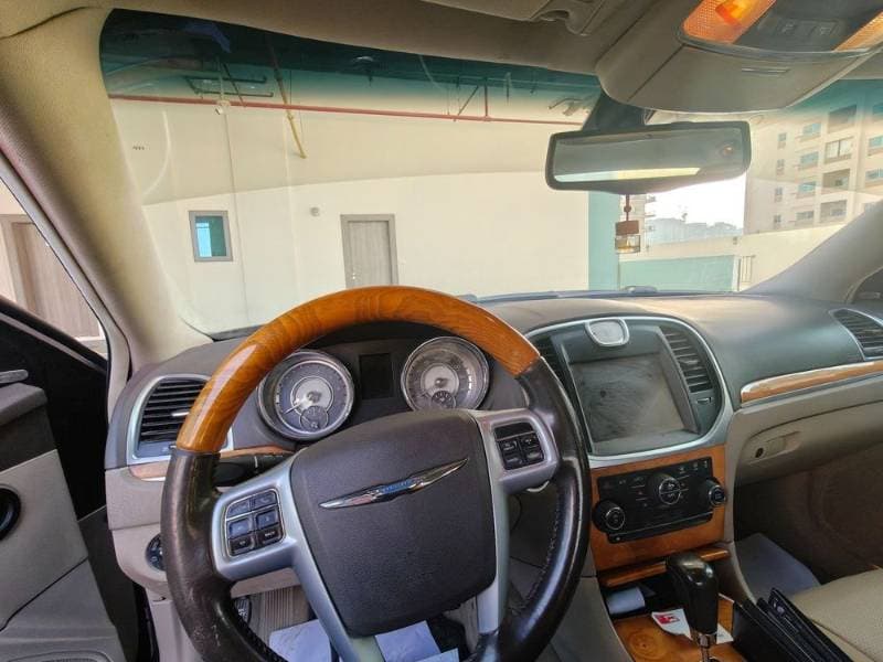 2014 Chrysler 300C thumbnail 3