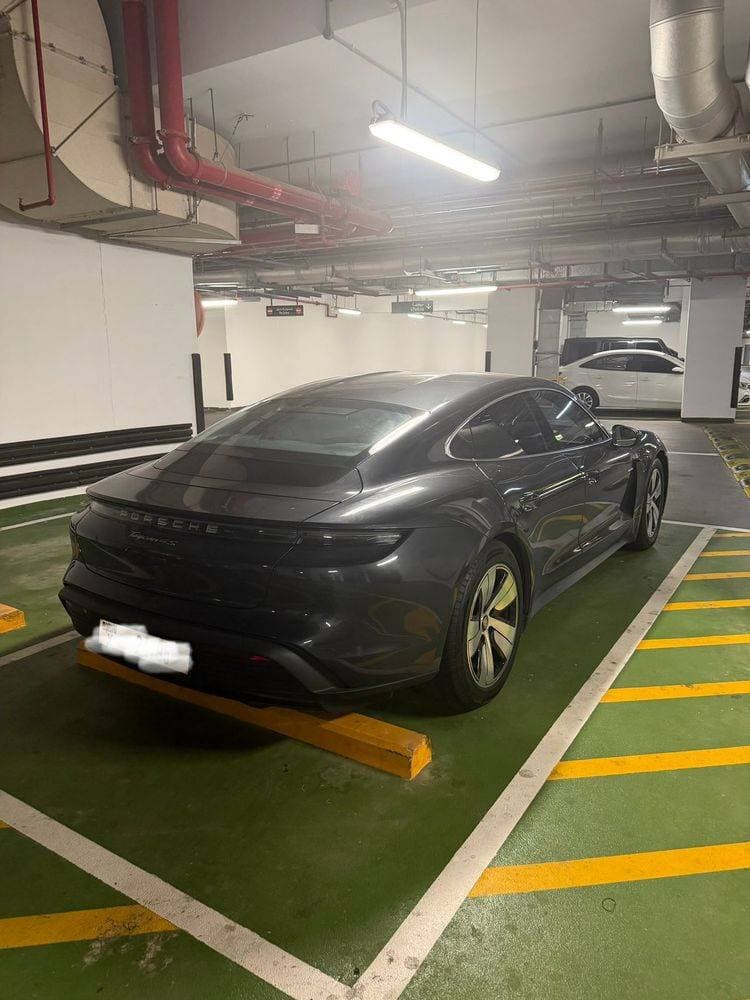 2022 Porsche Taycan thumbnail 2