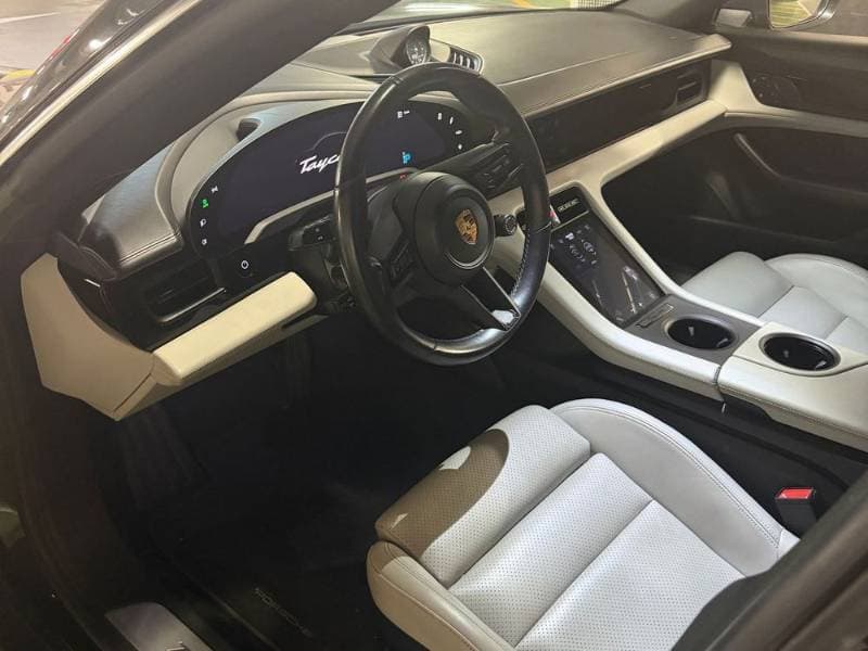 2022 Porsche Taycan thumbnail 3